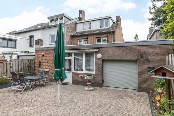 Foto - Te koop: Ruime halfvrijstaande woning met 179 m² woonoppervlakte, 6 slaapkamers, 2 badkamers, garage en tuin op het zuiden in Vaals